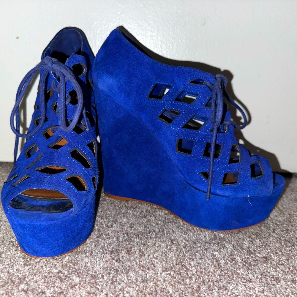 Steve Madden suede cutout platform wedges size 9